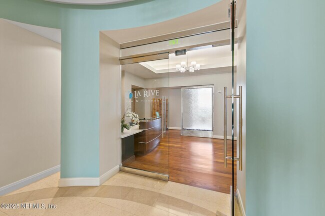 Building Photo - 1431 Riverplace Blvd