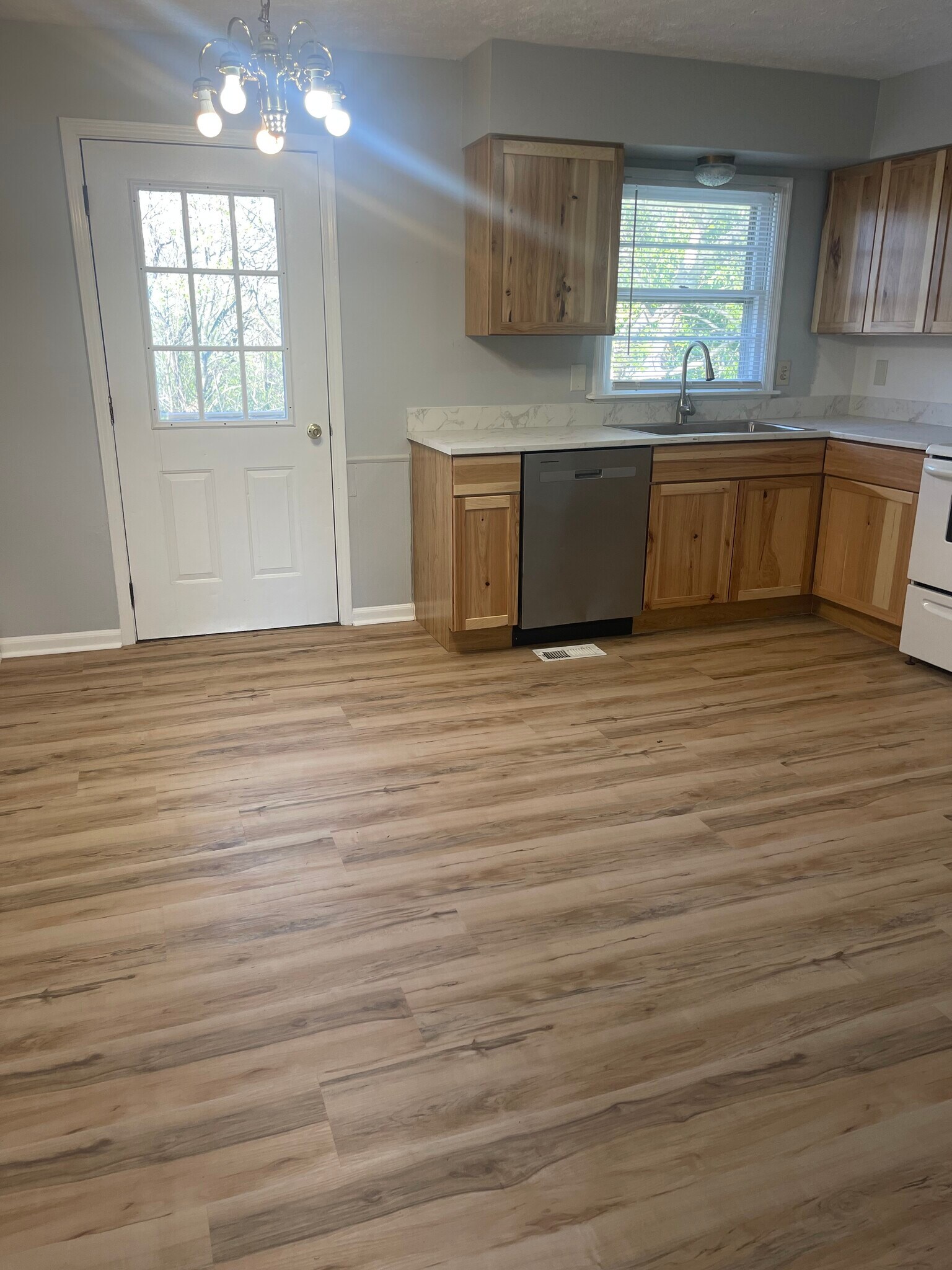 Building Photo - 16 Hughes Ave