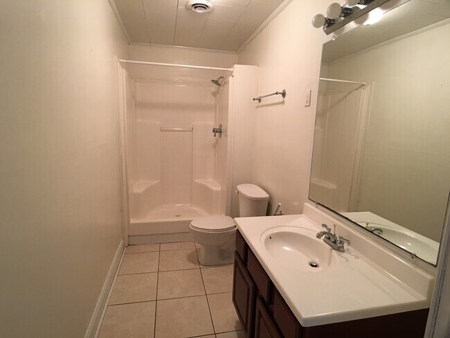 Building Photo - 3 Bedroom 2 Bath located in Brookhaven off Hargrove Road