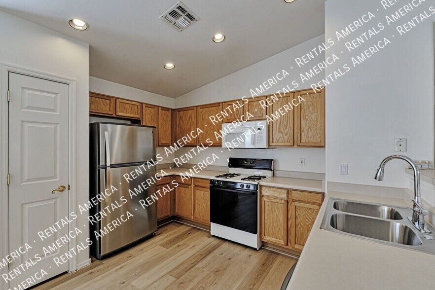 Building Photo - 8421 S Burien Rd