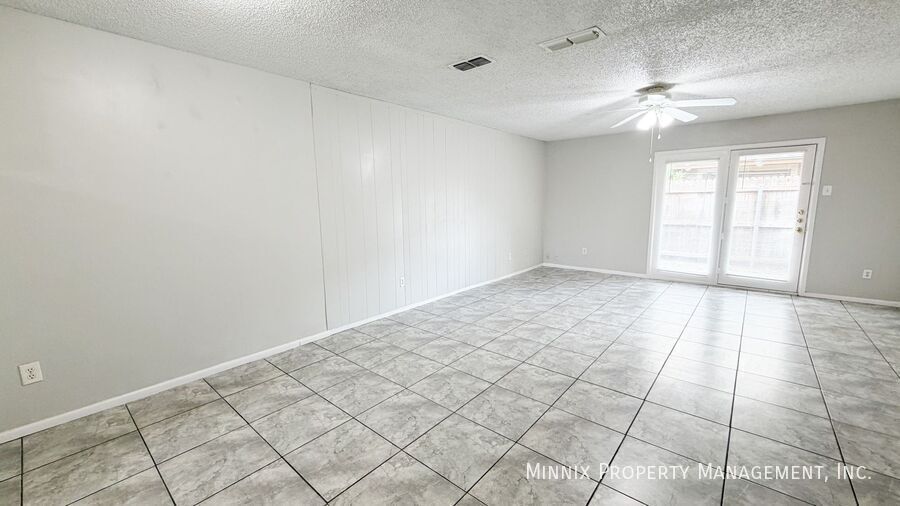 Building Photo - 7303 Ave X-103
