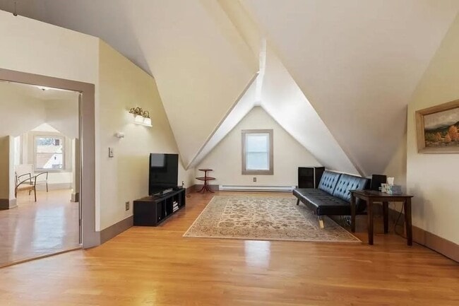 Building Photo - 42 Greenleaf St