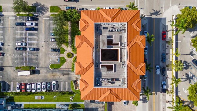 Building Photo - 650 Palm Ave