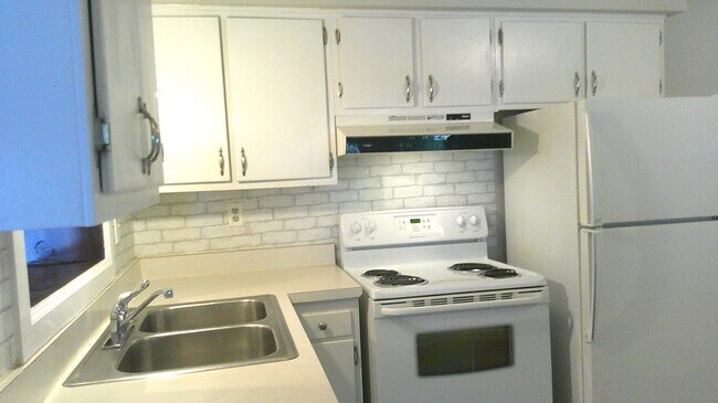 Building Photo - 406 Spring Station Cir