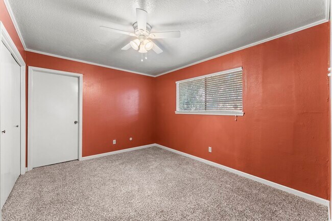 Building Photo - 3318 Candlelon Dr