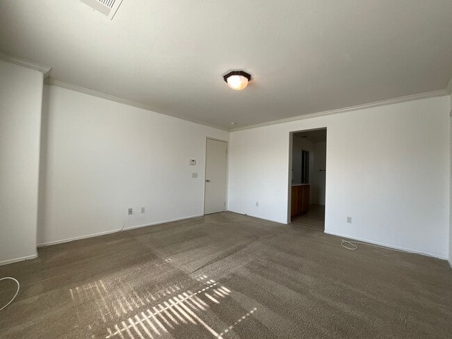 Building Photo - East Palmdale Home