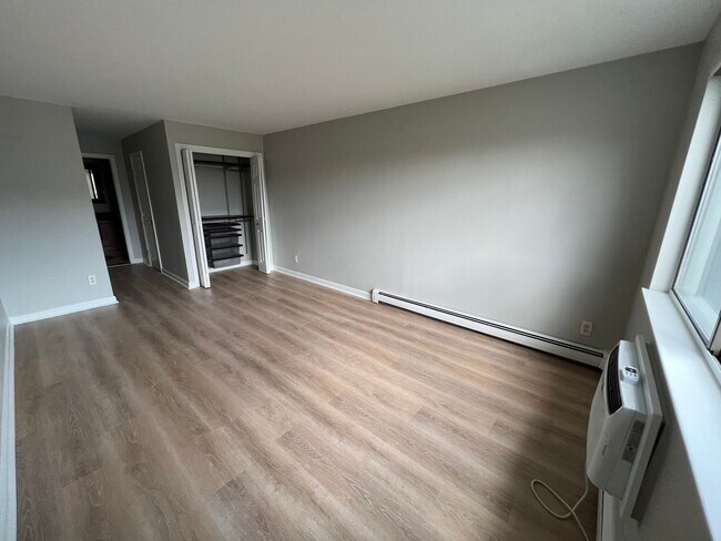 main bed - 107 North Broadway