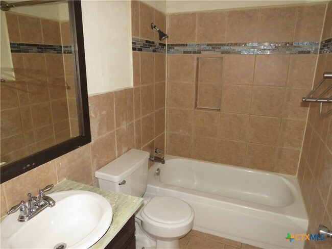 Building Photo - 406 W Ave E