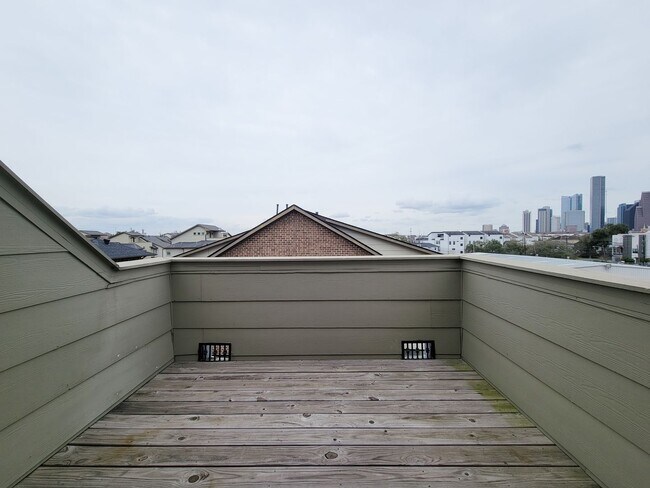 Building Photo - Stunning Corner Unit with Breathtaking Views!