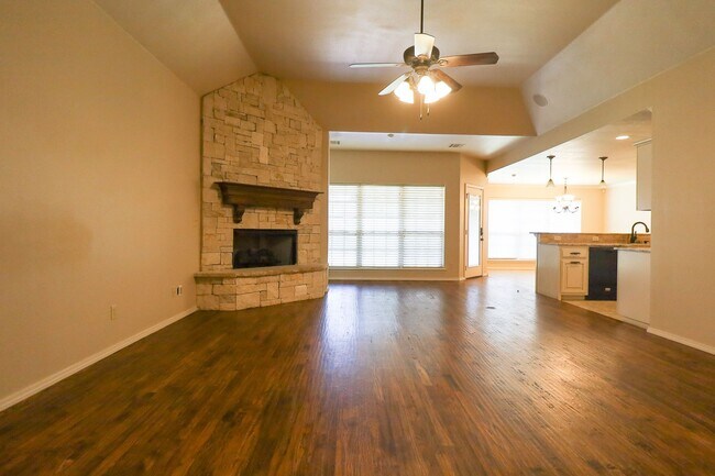 Building Photo - Spacious 4 bedroom 3 bathroom home In Sand Springs