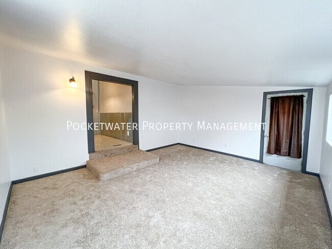 Building Photo - 2207 Tulip St