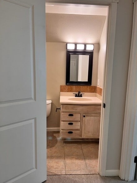 Bathroom - 1416 Main St