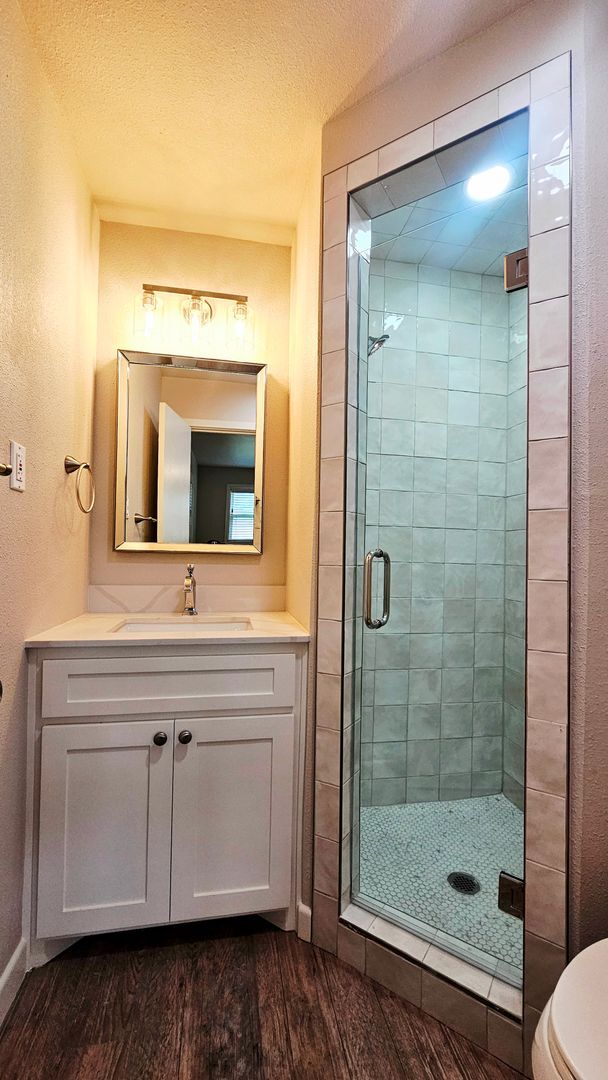 Building Photo - Beautiful 3 Bedroom Home With A Huge Bonus...