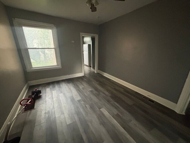 Building Photo - 2 bedroom 1 bath house for rent in Mt Wash...