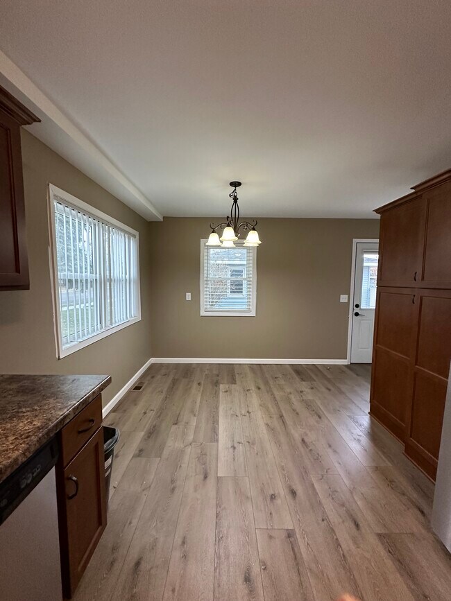 Building Photo - 831 25th Ave N