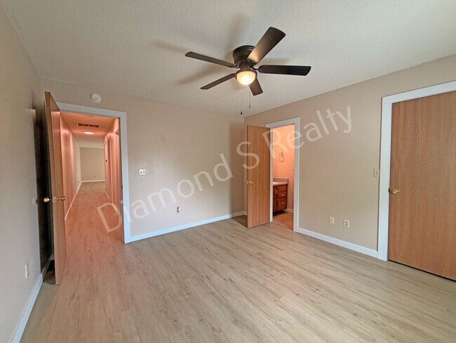 Building Photo - 1508 W Rainey St