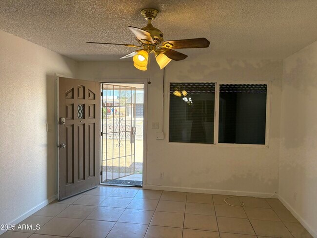 Building Photo - 3605 S Cutler Dr