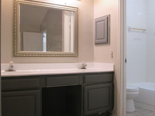 Building Photo - 2506 Portland Dr