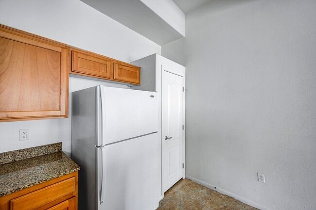 Building Photo - Second Story Condo with Open Floor Plan and Granite Counters
