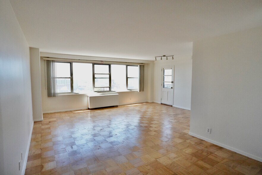 Building Photo - 225 Saint Pauls Ave
