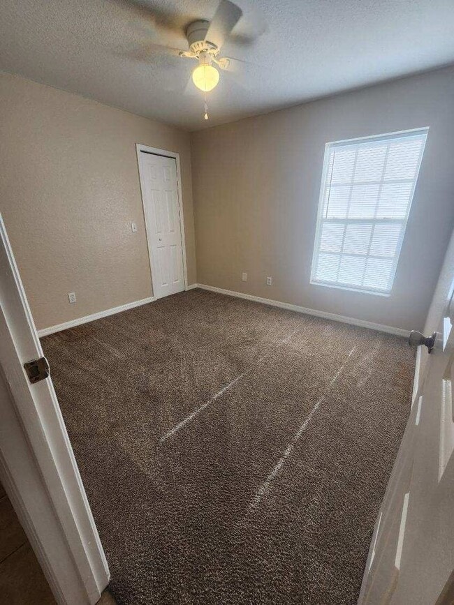 Building Photo - Three Bedroom Two Bath - Auburndale