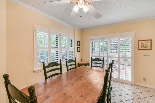 Building Photo - 28 Uno Lago Dr