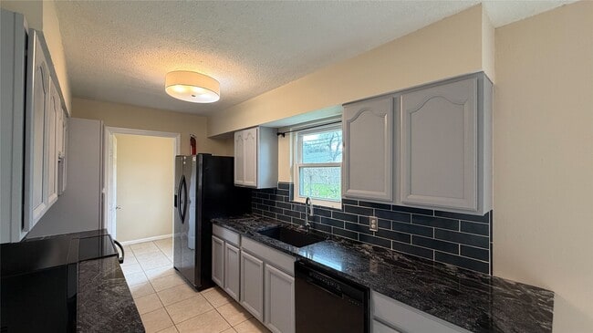 Building Photo - 1808 Dolphin Dr