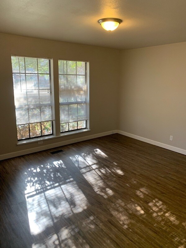 Building Photo - 5520 S Quincy Ave