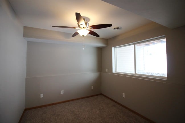 Building Photo - 10515 Pond Curve