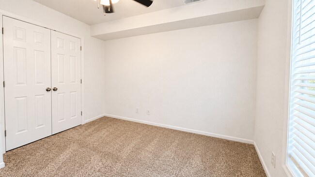 Building Photo - Creekwood Park Townhomes: 3 bedroom Duplex with unique floor plan for rent in the Northland