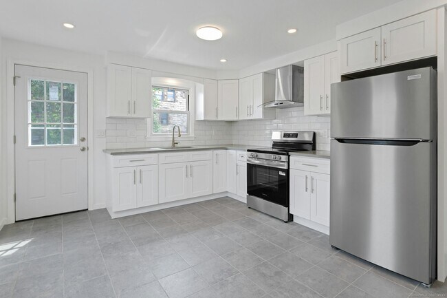 Building Photo - 22 Hackett Cir N