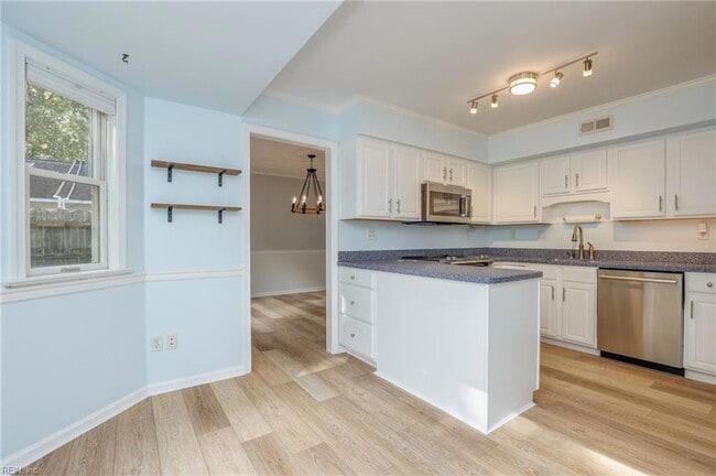 Building Photo - 521 Shakespeare Dr