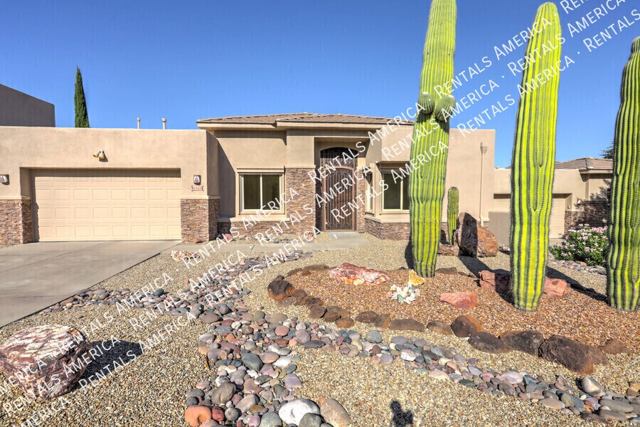 Building Photo - 5032 N Valley Shadows Pl