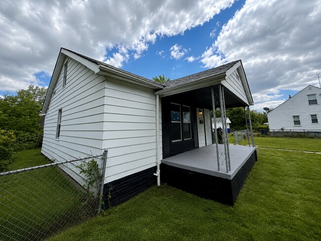 Building Photo - Section 8 Ready Completely Renovated 2-Bedroom Home for Lease - Call (313)429-3244