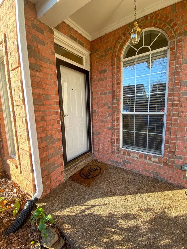 Building Photo - 3 bed, 2.5 bath in Cordova near Trinity an...