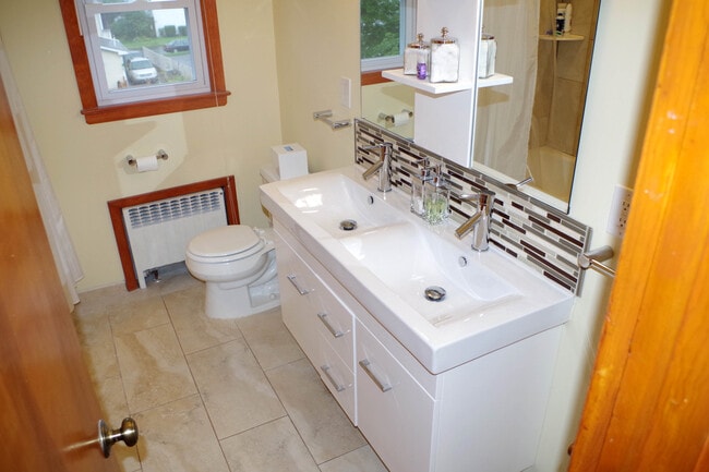 Building Photo - 19 Merrill Rd