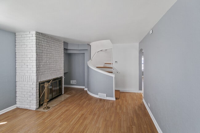 Building Photo - 14336 Harrison Ave