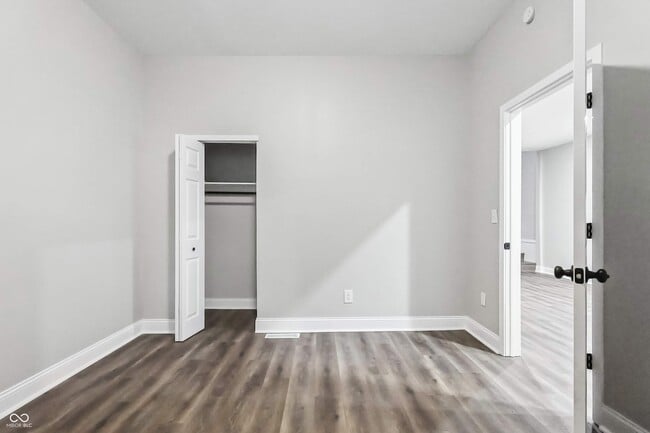 Building Photo - 117 N Sheffield Ave