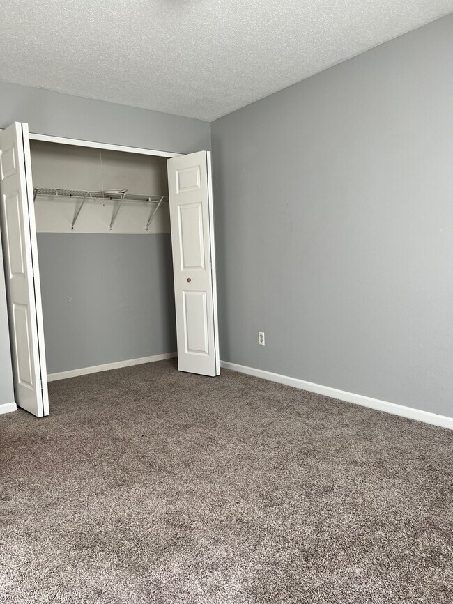 Building Photo - 2636 Villa Park Dr