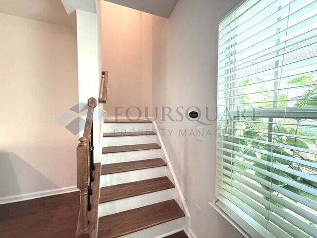 Building Photo - Beautiful 4-Bedroom Home Screened Porch & Bonus Room – Minutes from RTP, Shopping & Dining , Comm...