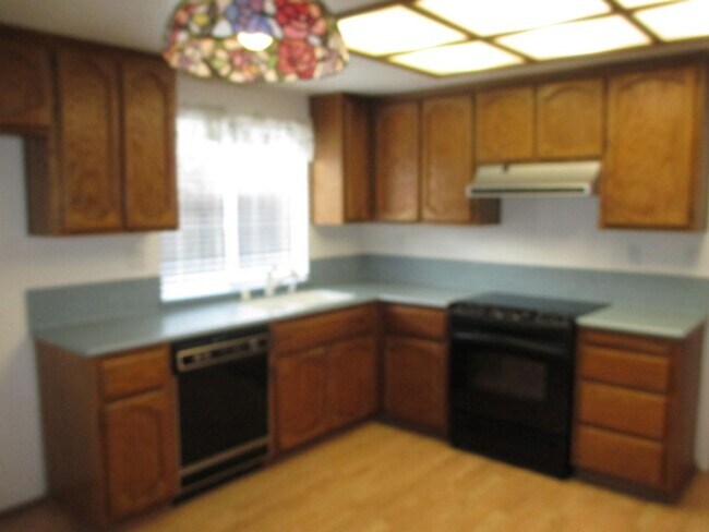 Building Photo - Woodcreek Oaks area home.
