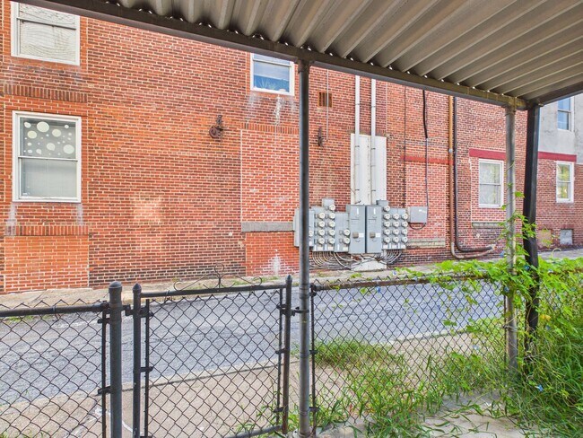Building Photo - 1420 Penn St
