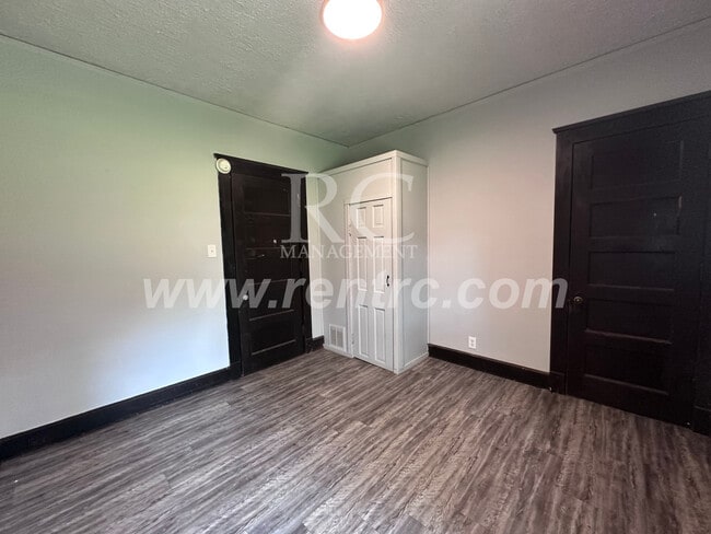 Building Photo - 223 Kentucky-