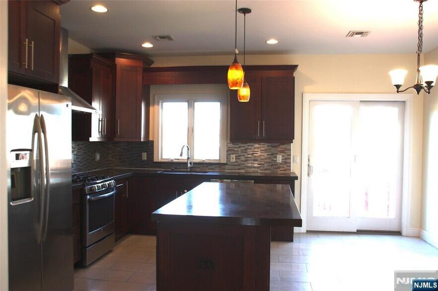 Building Photo - 413 Westview Pl