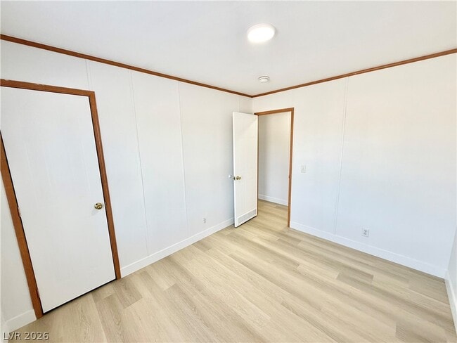 Building Photo - 4210 E Cheyenne Way