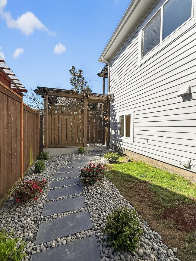 Building Photo - 8037 Brooklyn Ave NE