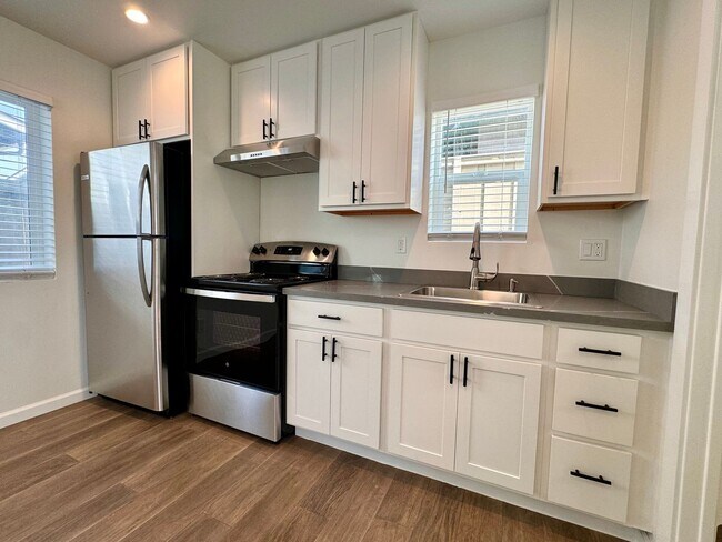 Building Photo - 1268 Prospect St