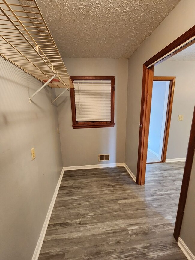 Building Photo - Beautiful 3 Bedroom 1 Bathroom Home