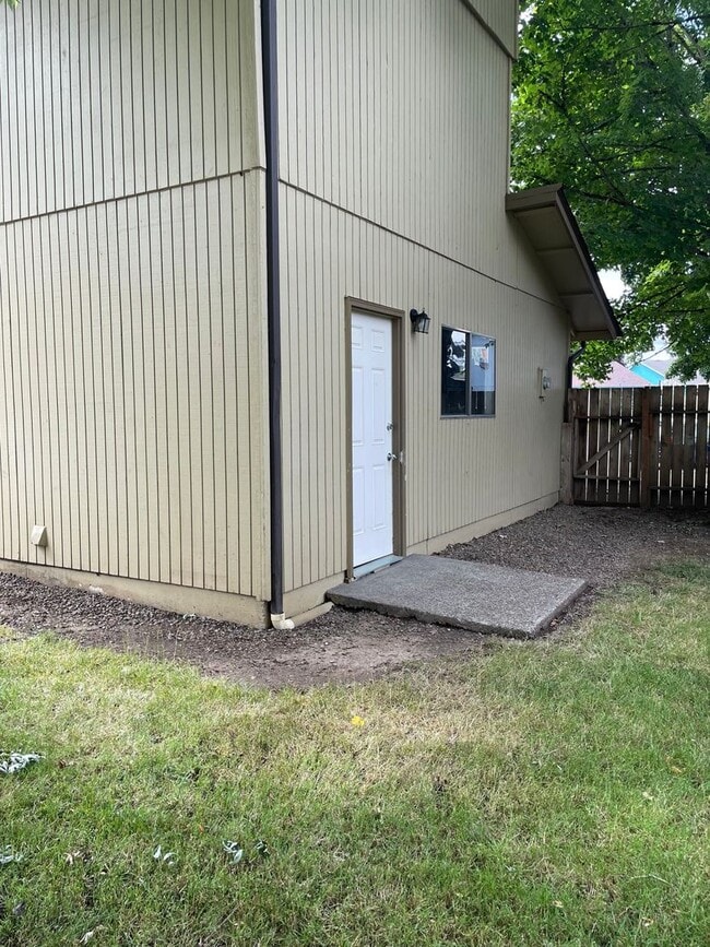 Building Photo - 4932-4942 Elkhorn Ct SE Salem, OR 97317