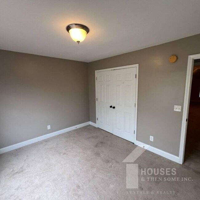 Building Photo - 606 Mattie Ln